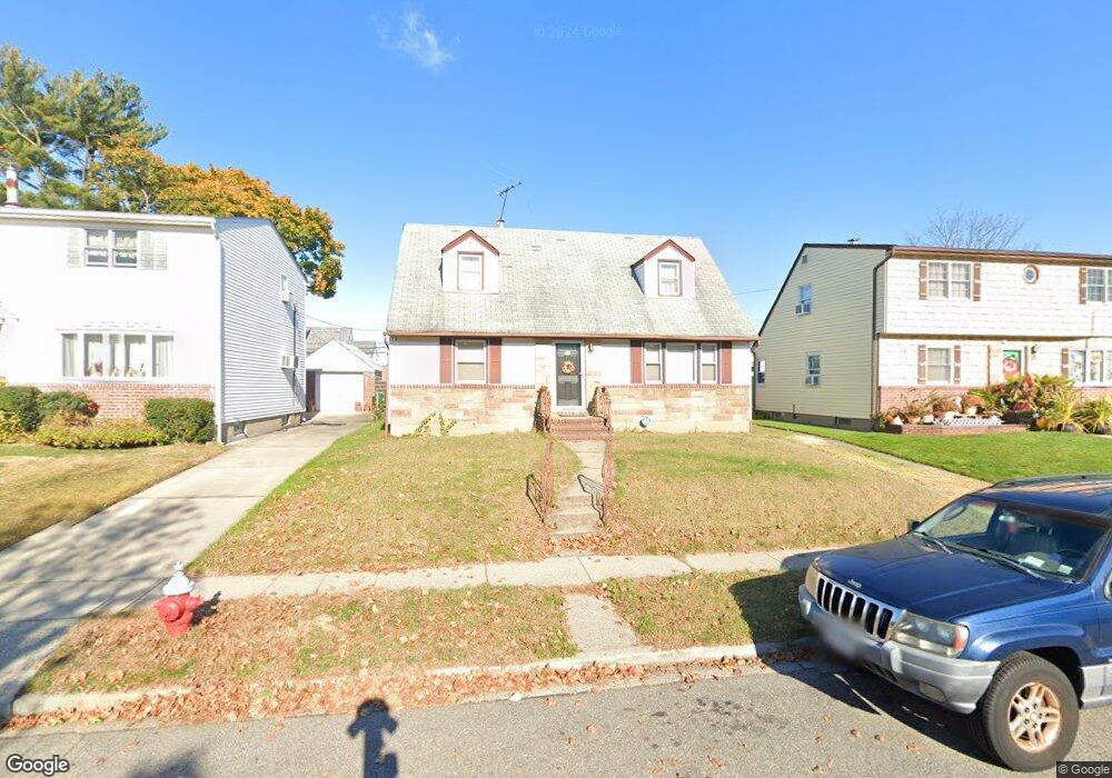 25 Yorkshire Rd, New Hyde Park, NY 11040 - photo 1