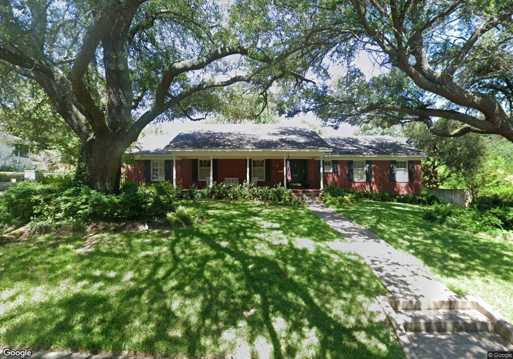 919 Hillcrest Dr, Longview, TX 75601 - photo 1