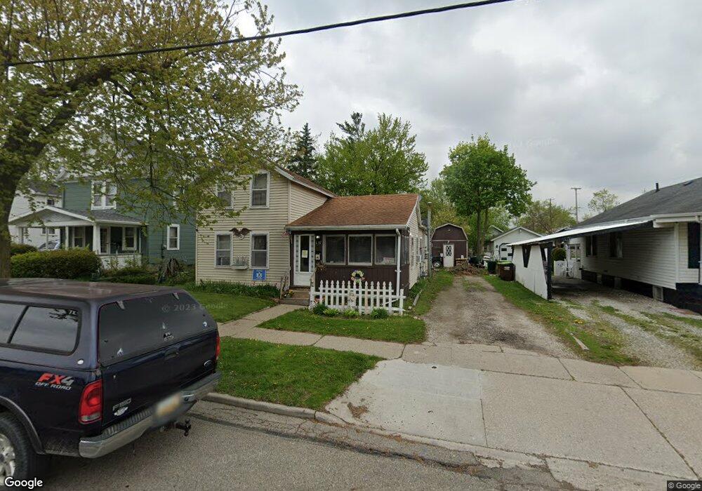 1137 E Maple Ave, Adrian, MI 49221 - photo 1