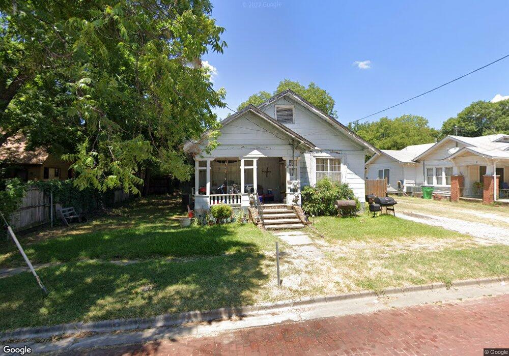 1011 N Commerce St, Gainesville, TX 76240 - photo 1