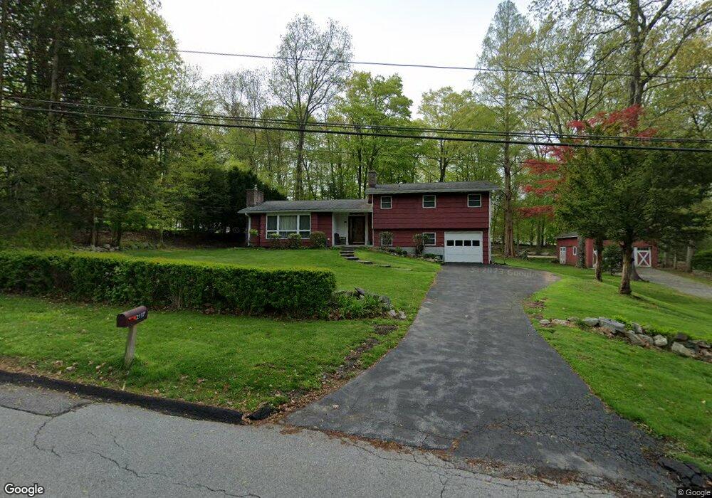 2137 van Cortlandt Cir, Yorktown Heights, NY 10598 - photo 1