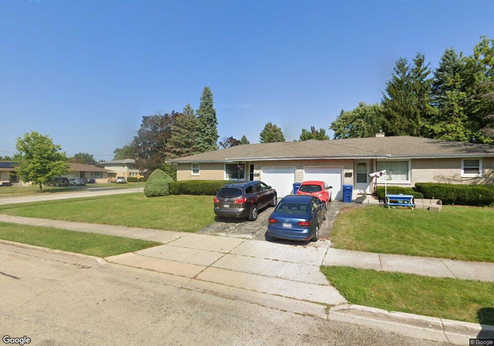 815 S Mcaree Rd, Waukegan, IL 60085 - photo 1