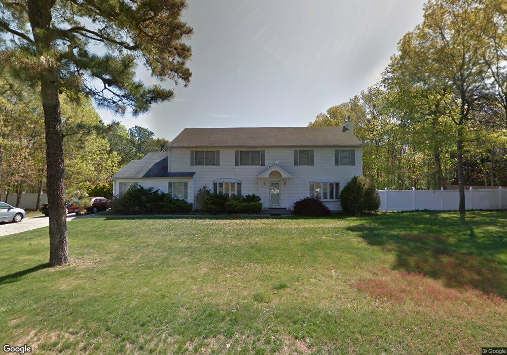 137 Washington Ave, Holtsville, NY 11742 - photo 1