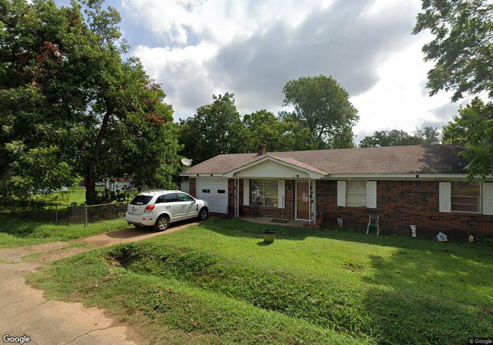 811 S 6th St, Hugo, OK 74743 - photo 1