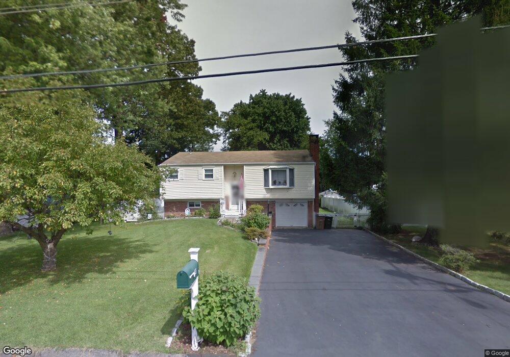 91 Buckingham Dr, Stamford, CT 06902 - photo 1