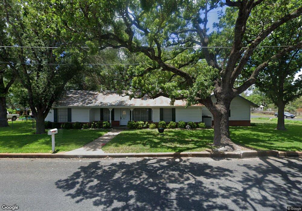 205 W Nimitz St, Fredericksburg, TX 78624 - photo 1