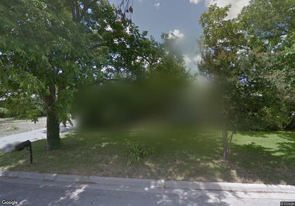 202 Circle Dr, Cleburne, TX 76033 - photo 1