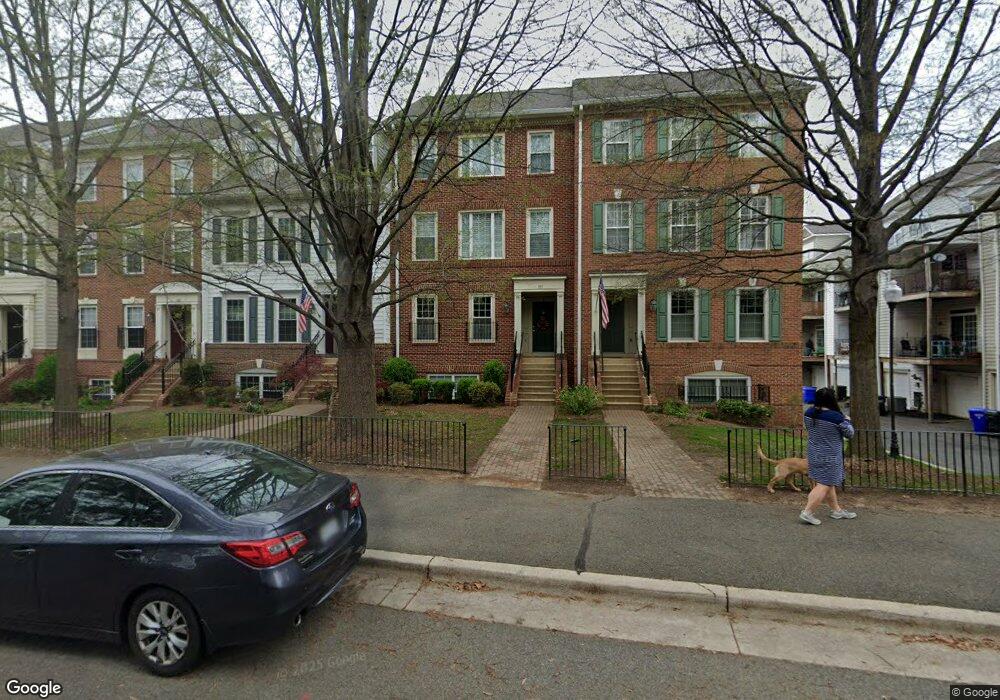 717 Massey Ln unit 112, Alexandria, VA 22314 - photo 1