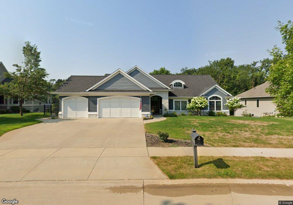 3233 Cedar River Ct NE, Cedar Rapids, IA 52411 - photo 1