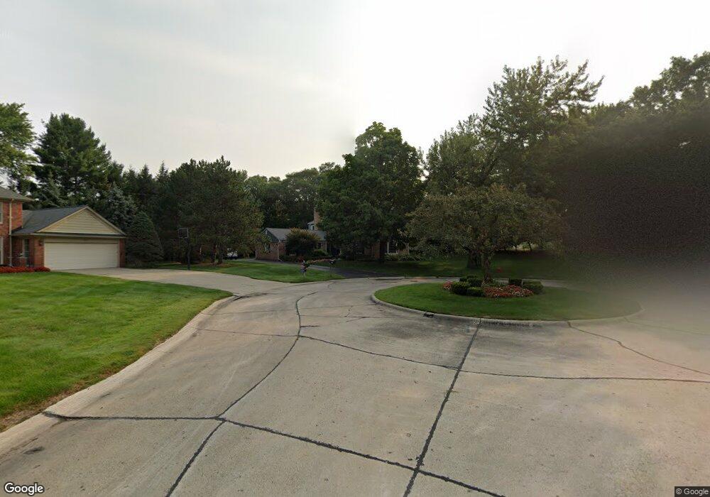 867 Thorntree Ct, Bloomfield Hills, MI 48304 - photo 1