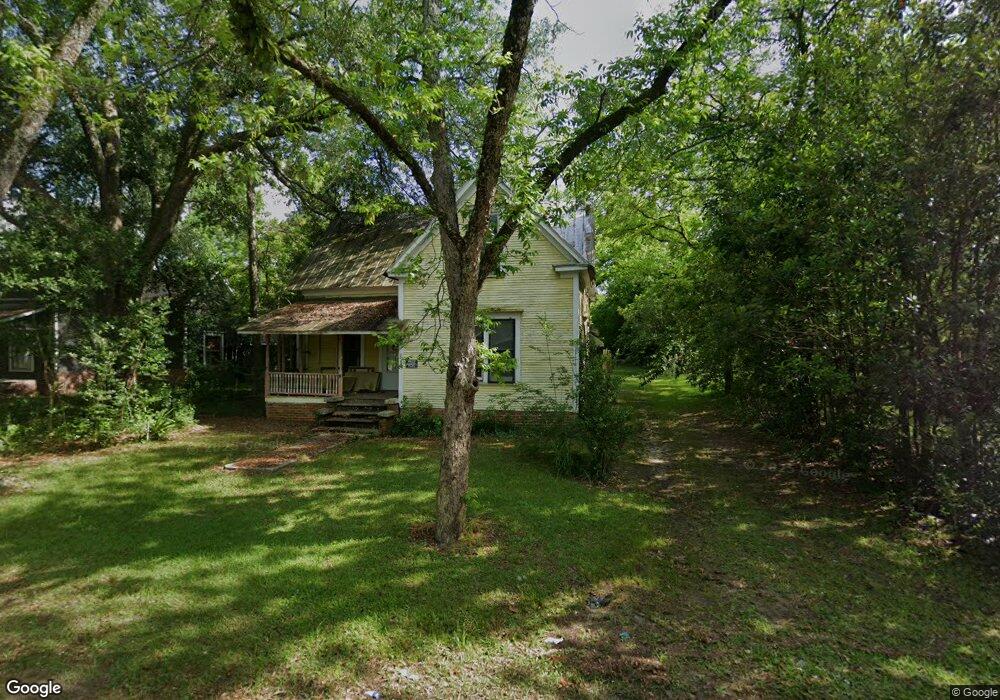 608 W Alapaha St, Fitzgerald, GA 31750 - photo 1