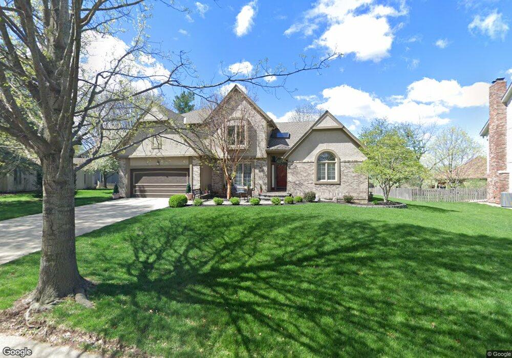 5810 Oakview St, Shawnee, KS 66216 - photo 1