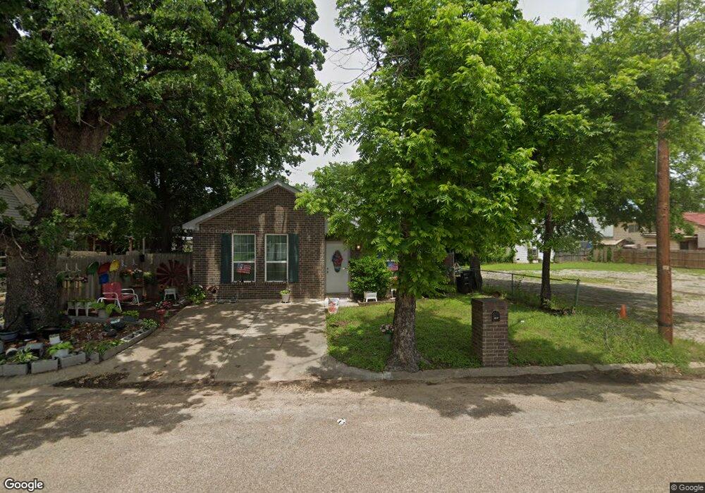 615 E Willingham St, Cleburne, TX 76031 - photo 1