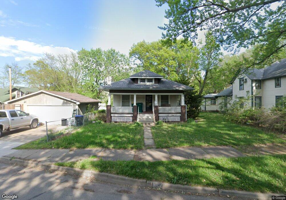 320 SW Lindenwood Ave, Topeka, KS 66606 - photo 1