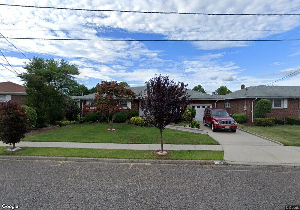 668 Columbus Cir, Perth Amboy, NJ 08861 - photo 1