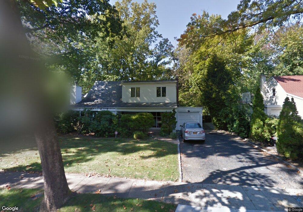 22 Chadwick Rd, Great Neck, NY 11023 - photo 1