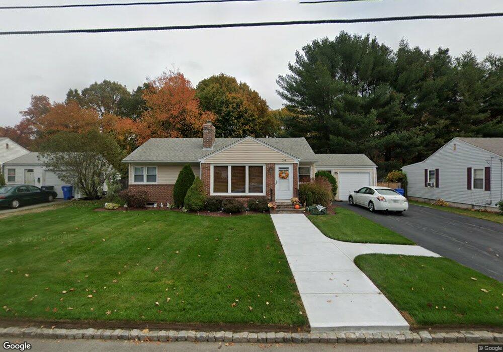 314 Lawnacre Dr, Cranston, RI 02920 - photo 1