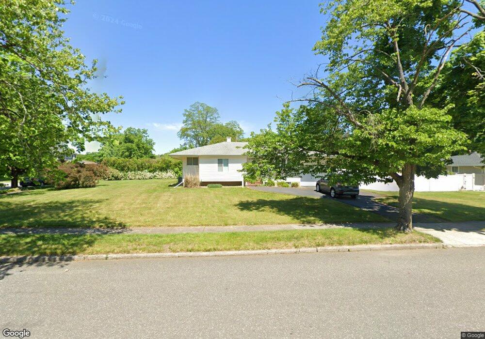 46 Fisher Rd, ComMacK, NY 11725 - photo 1