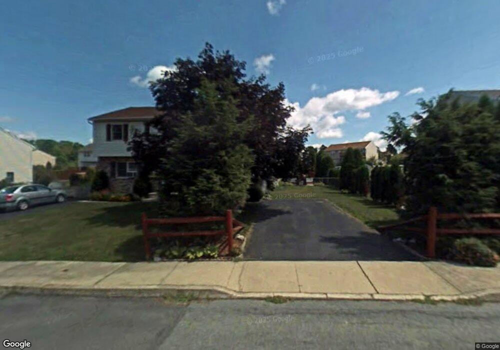 633 Lincoln St, Shoemakersville, PA 19555 - photo 1