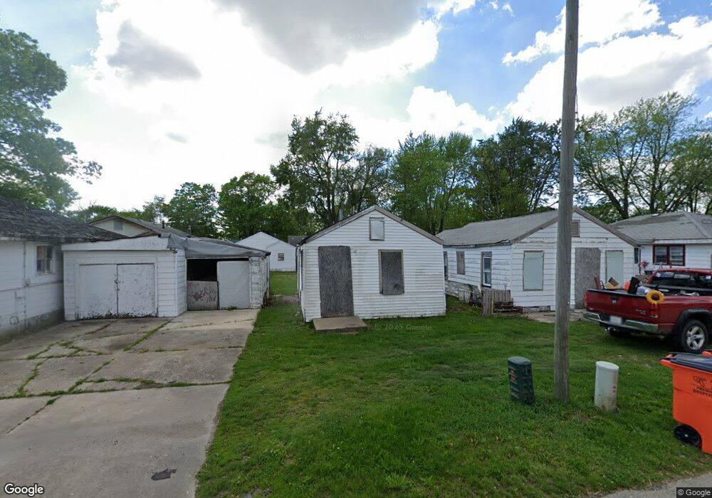 805 N 33rd St, Mattoon, IL 61938 - photo 1