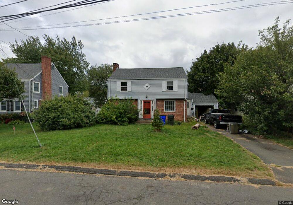 32 Hooker Dr, West Hartford, CT 06107 - photo 1