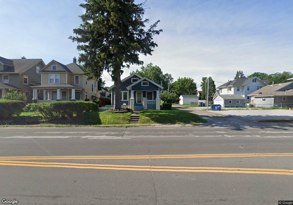 1213 W Locust St, Davenport, IA 52804 - photo 1