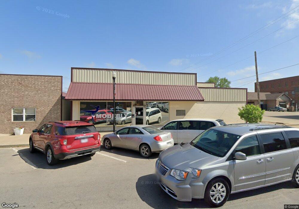 315 W Coates St, Moberly, MO 65270 - photo 1