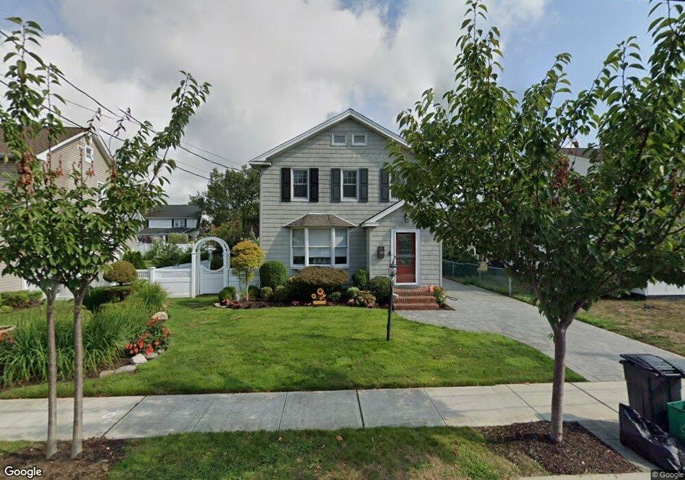 55 Robertson Rd, Lynbrook, NY 11563 - photo 1