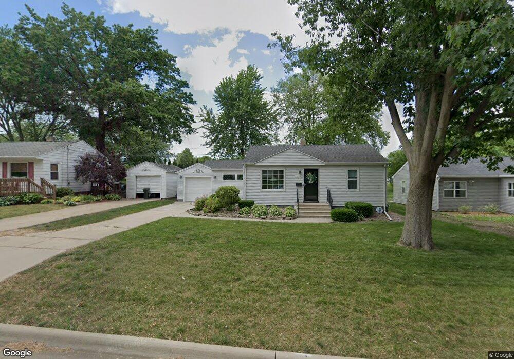 1201 W 7th St, Cedar Falls, IA 50613 - photo 1