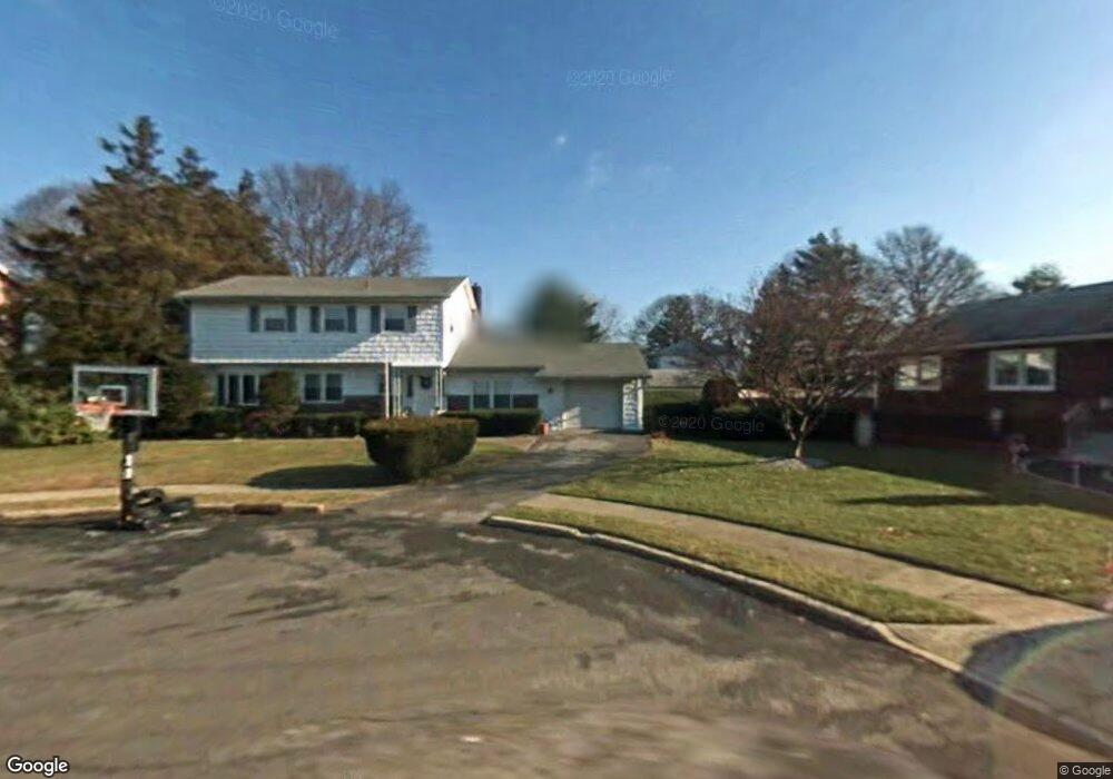 15 Lincoln Ct, Copiague, NY 11726 - photo 1