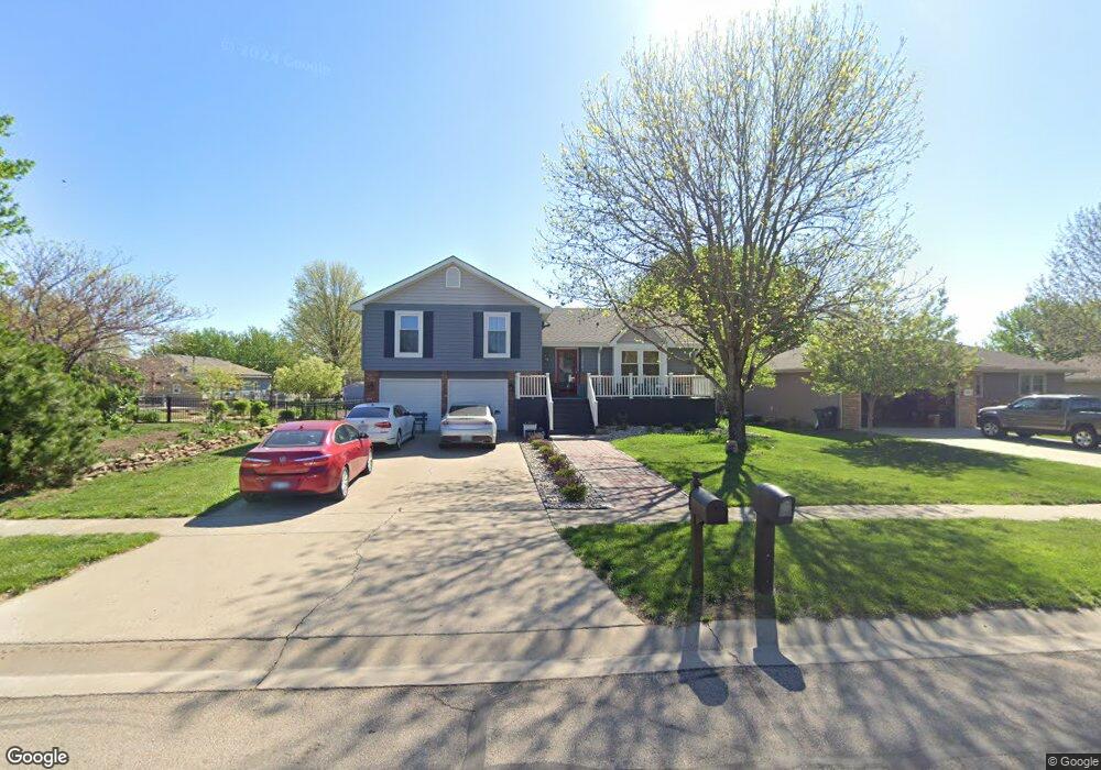2812 SW Ancaster Rd, Topeka, KS 66614 - photo 1