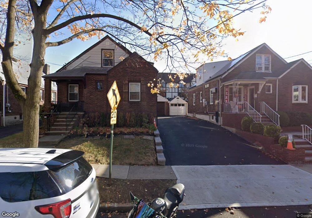 32 Fox Hunt Ct, Staten Island, NY 10301 - photo 1