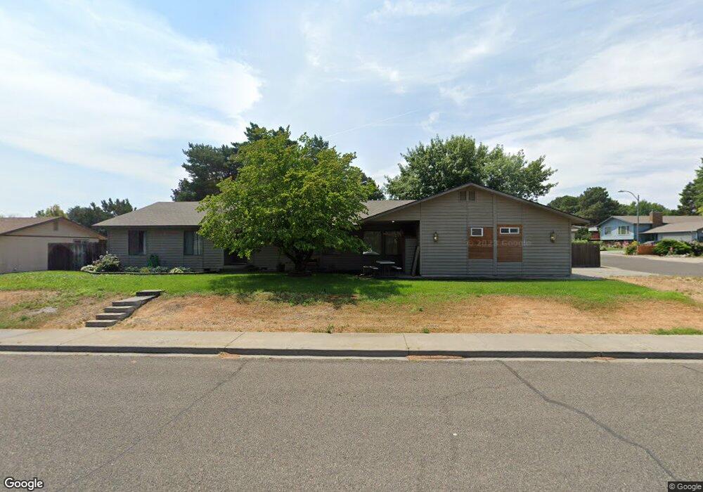 3807 W 17th Ave unit 1,300sqft Indoor Poo, Kennewick, WA 99338 - photo 1
