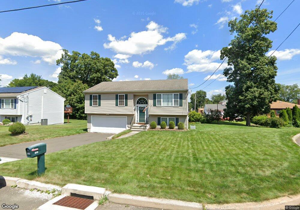 610 Ezra St, Bridgeport, CT 06606 - photo 1