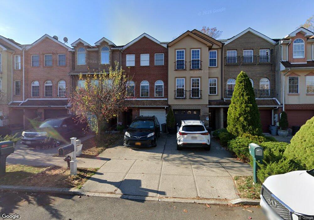 206 Essex Dr, Staten Island, NY 10314 - photo 1