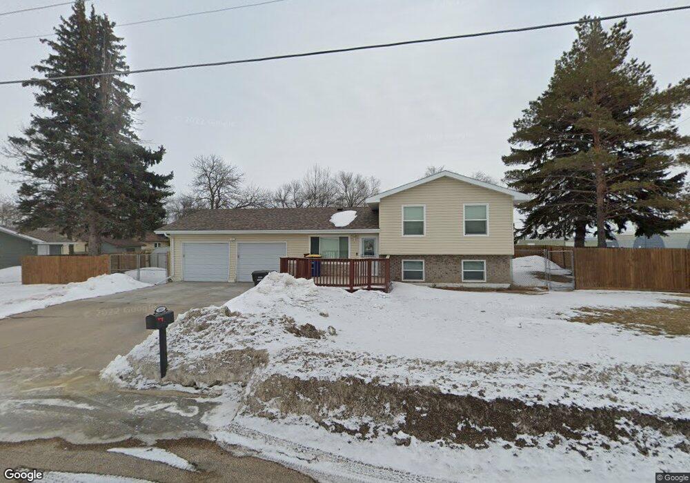 1611 4th Ave SW, Jamestown, ND 58401 - photo 1