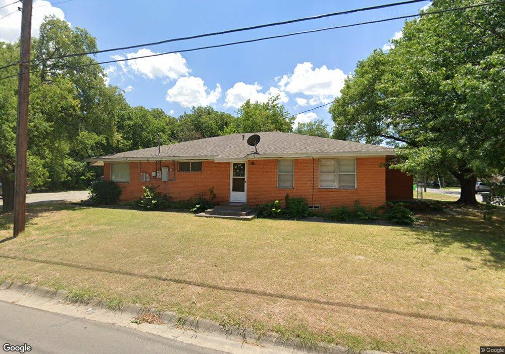 1020 N Clements St, Gainesville, TX 76240 - photo 1