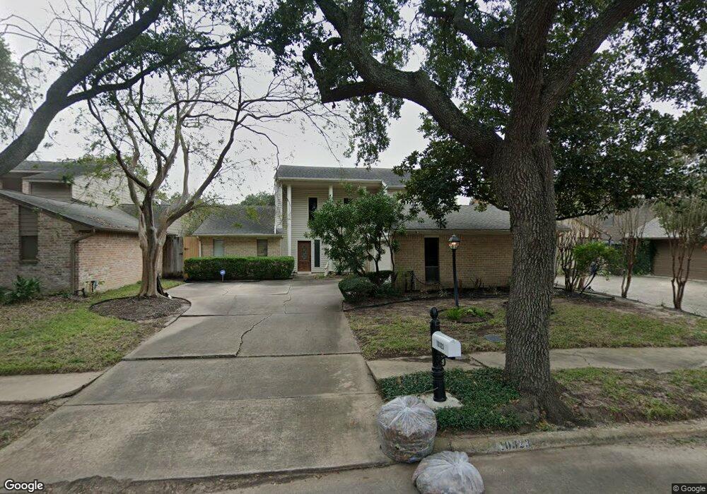 10323 Meadow Lake Ln, Houston, TX 77042 - photo 1