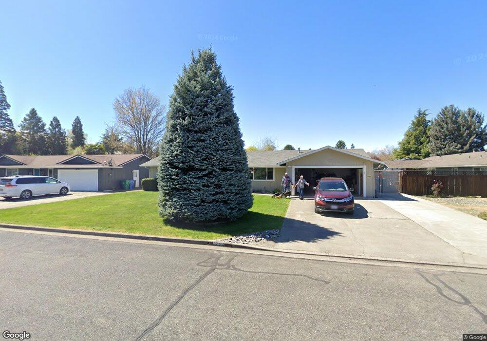 1750 Evon Cir, Grants Pass, OR 97527 - photo 1