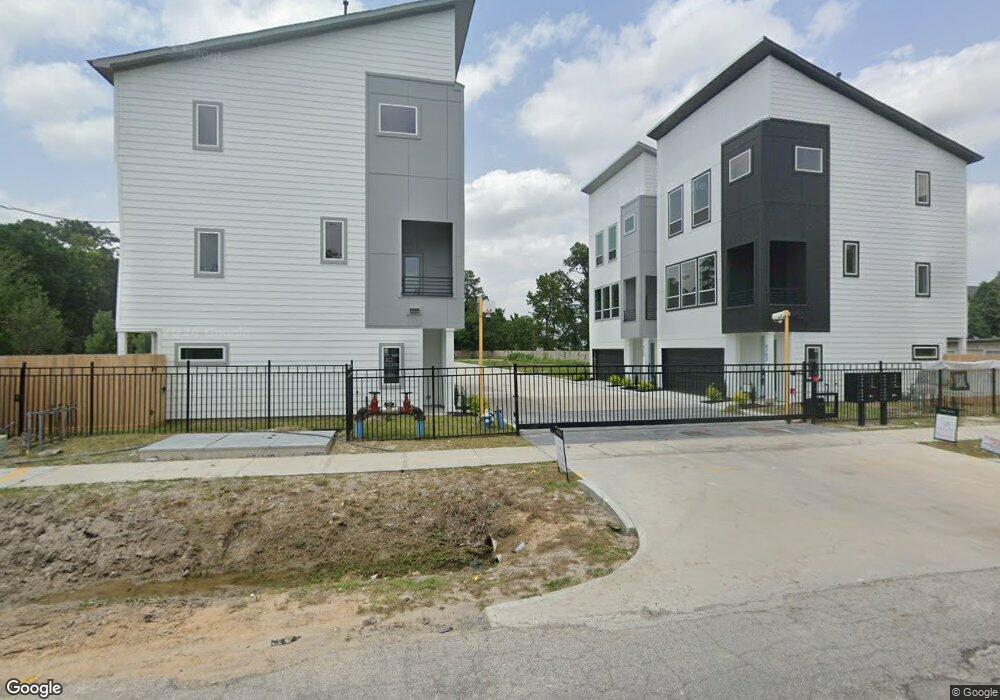 328 Thornton Rd, Houston, TX 77018 - photo 1