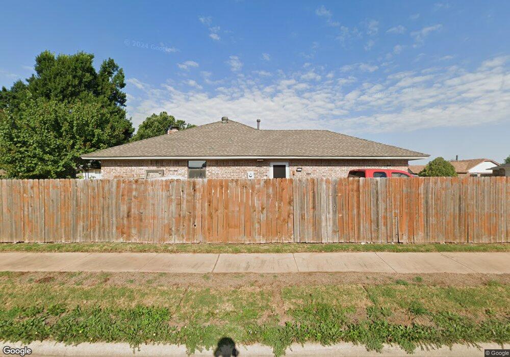 1524 NE 1st St, Moore, OK 73160 - photo 1