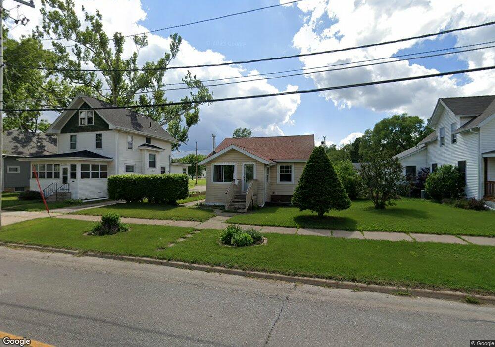 1732 Ellis Blvd NW, Cedar Rapids, IA 52405 - photo 1