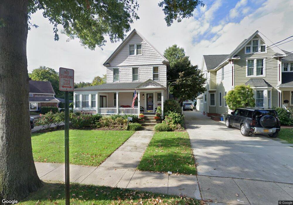 110 Carnation Ave, Floral Park, NY 11001 - photo 1