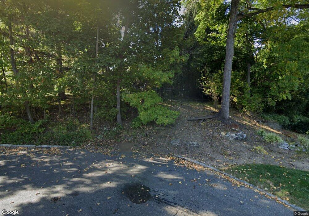 6 Waterview Rd, Great Neck, NY 11024 - photo 1