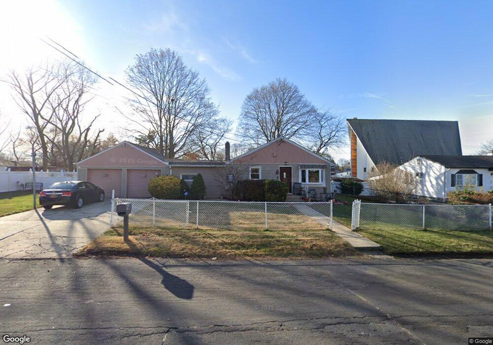 10 45th St, Copiague, NY 11726 - photo 1