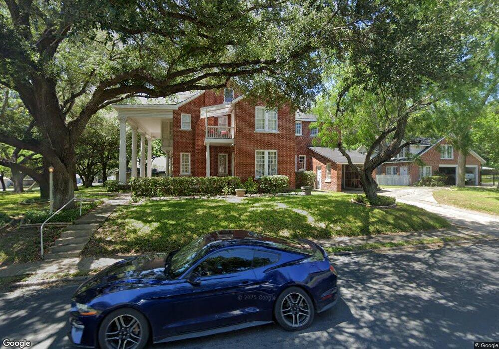 301 E Fannin St, Beeville, TX 78102 - photo 1