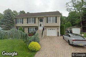 16 N Shore Blvd, Helmetta, NJ 08828