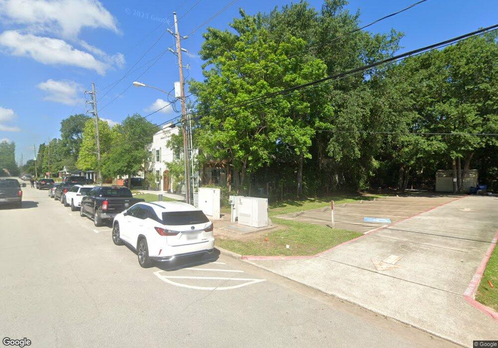 306 Commerce St, Tomball, TX 77375 - photo 1