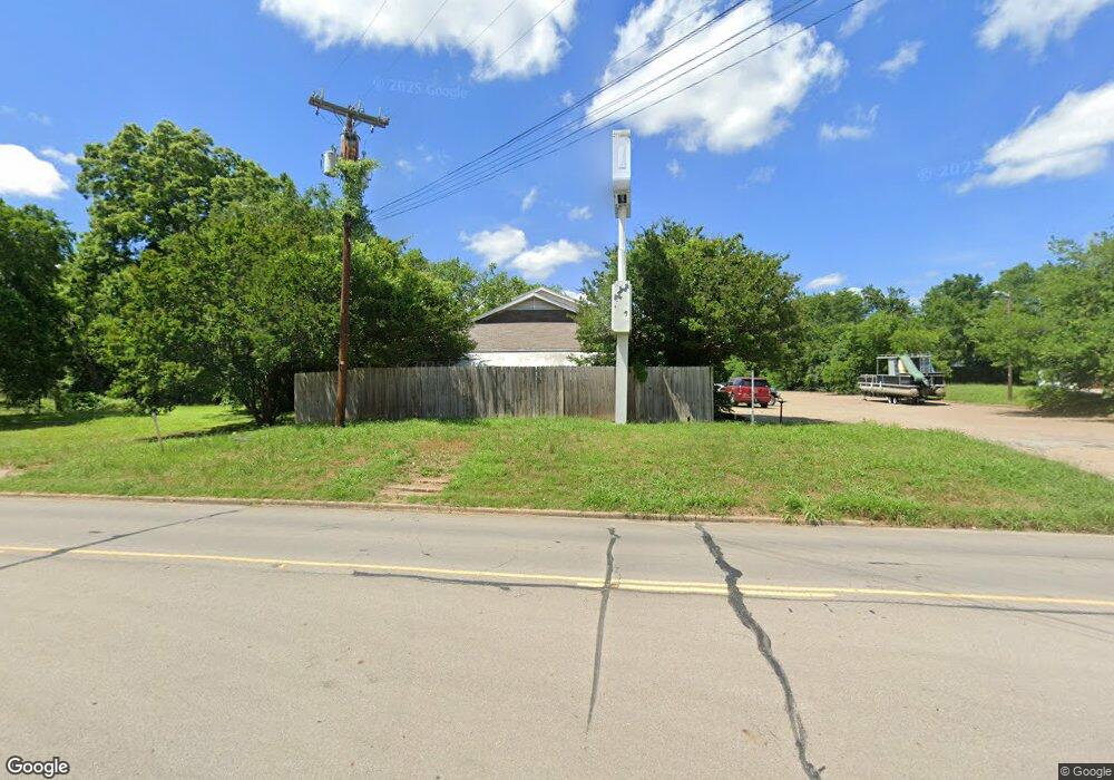 703 E Sam Rayburn Dr, Bonham, TX 75418 - photo 1