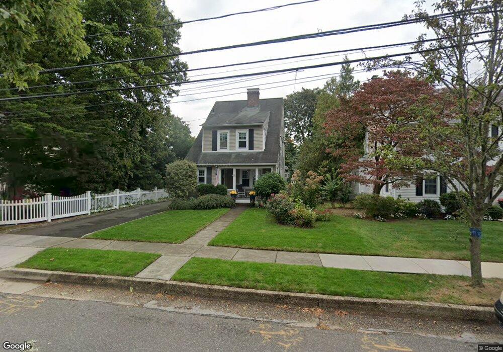 185 Primrose Rd, Williston Park, NY 11596 - photo 1